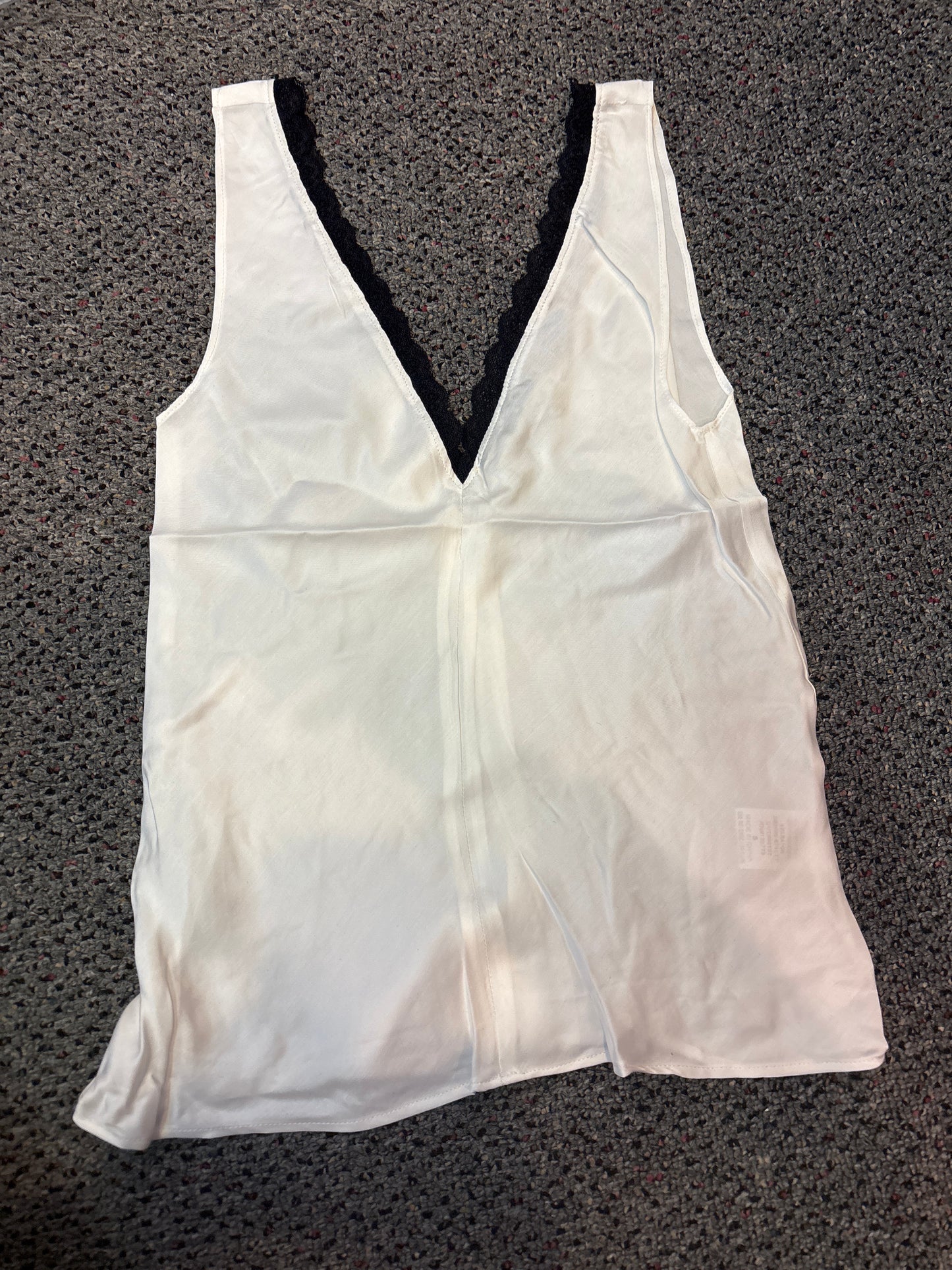 White top w/lace trim