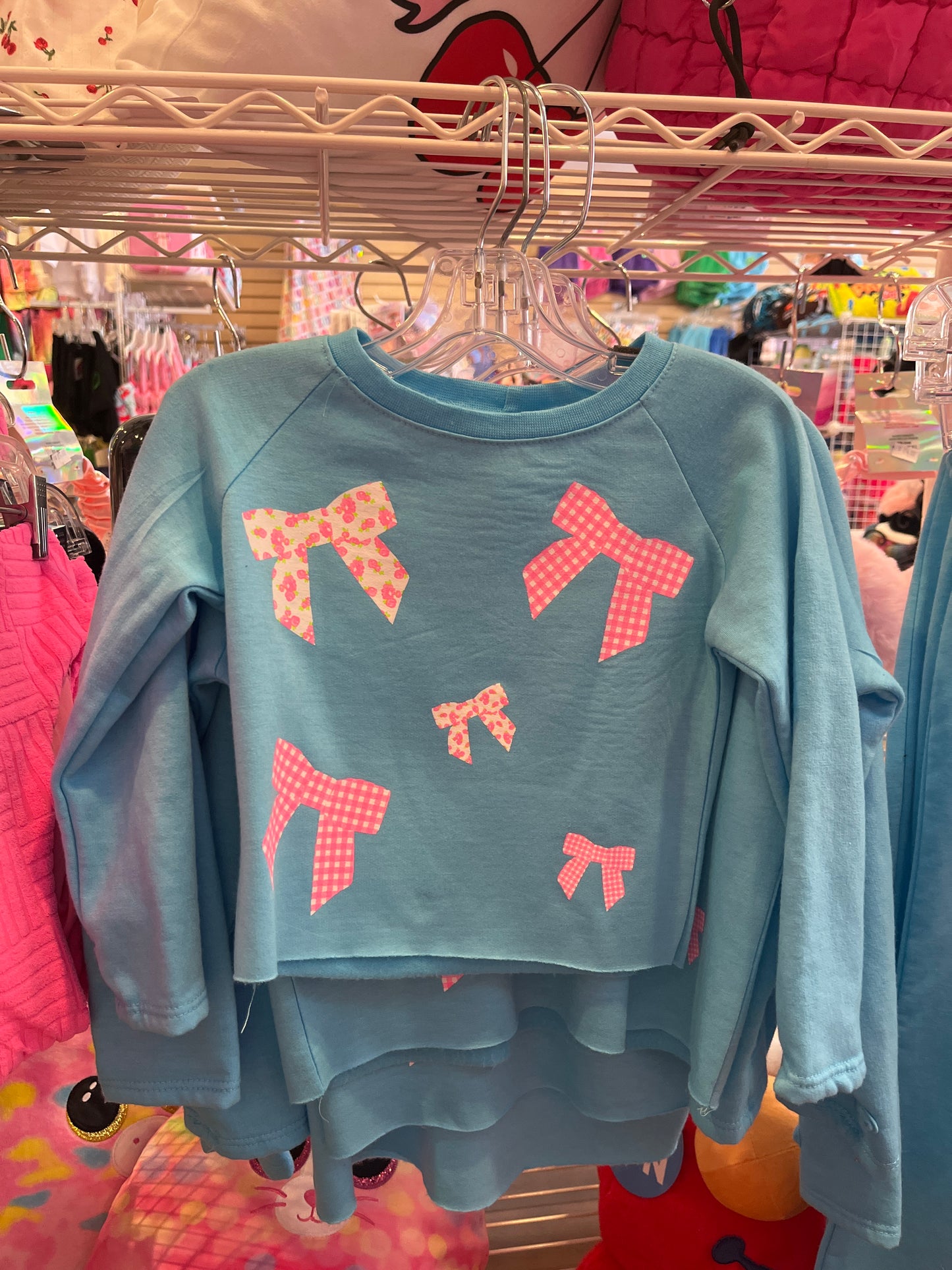 Crewneck sweatshirt sleeve bow