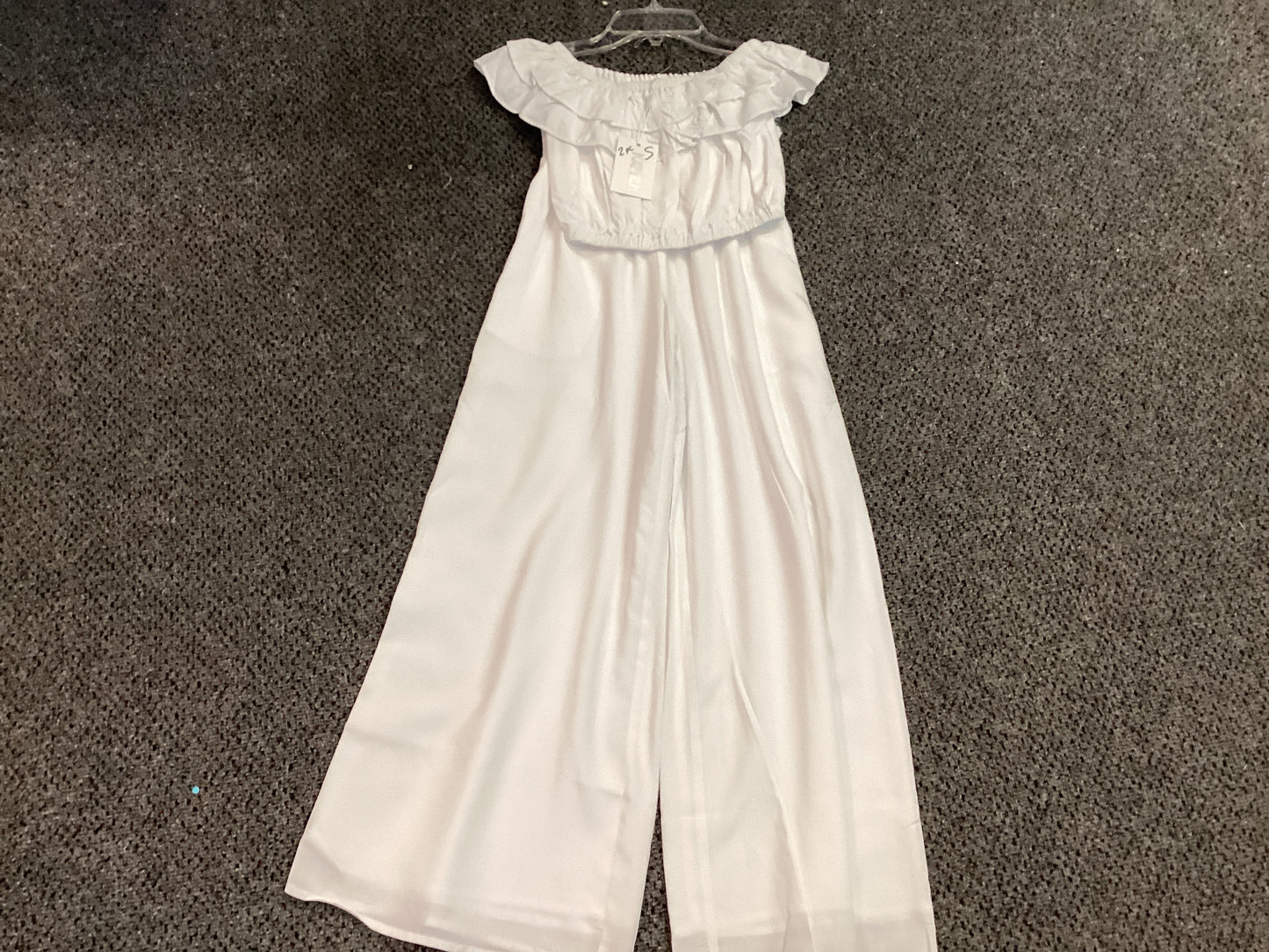 KatieJ white 2 pc wide pants/ruffle top