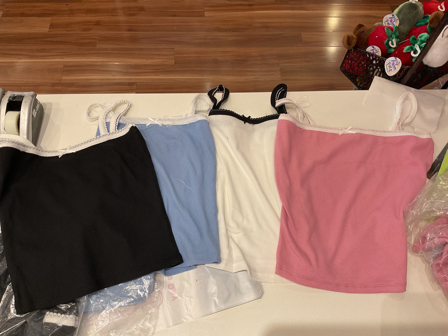 Scallop cami top w/ bow detail