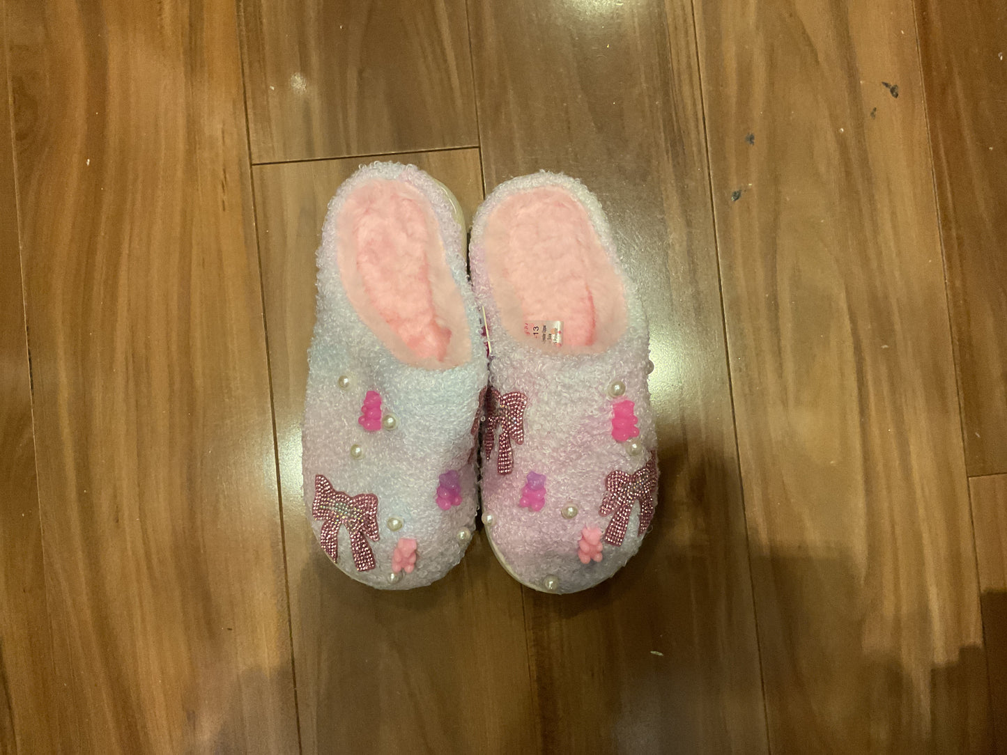 Gummy bear/bow slippers