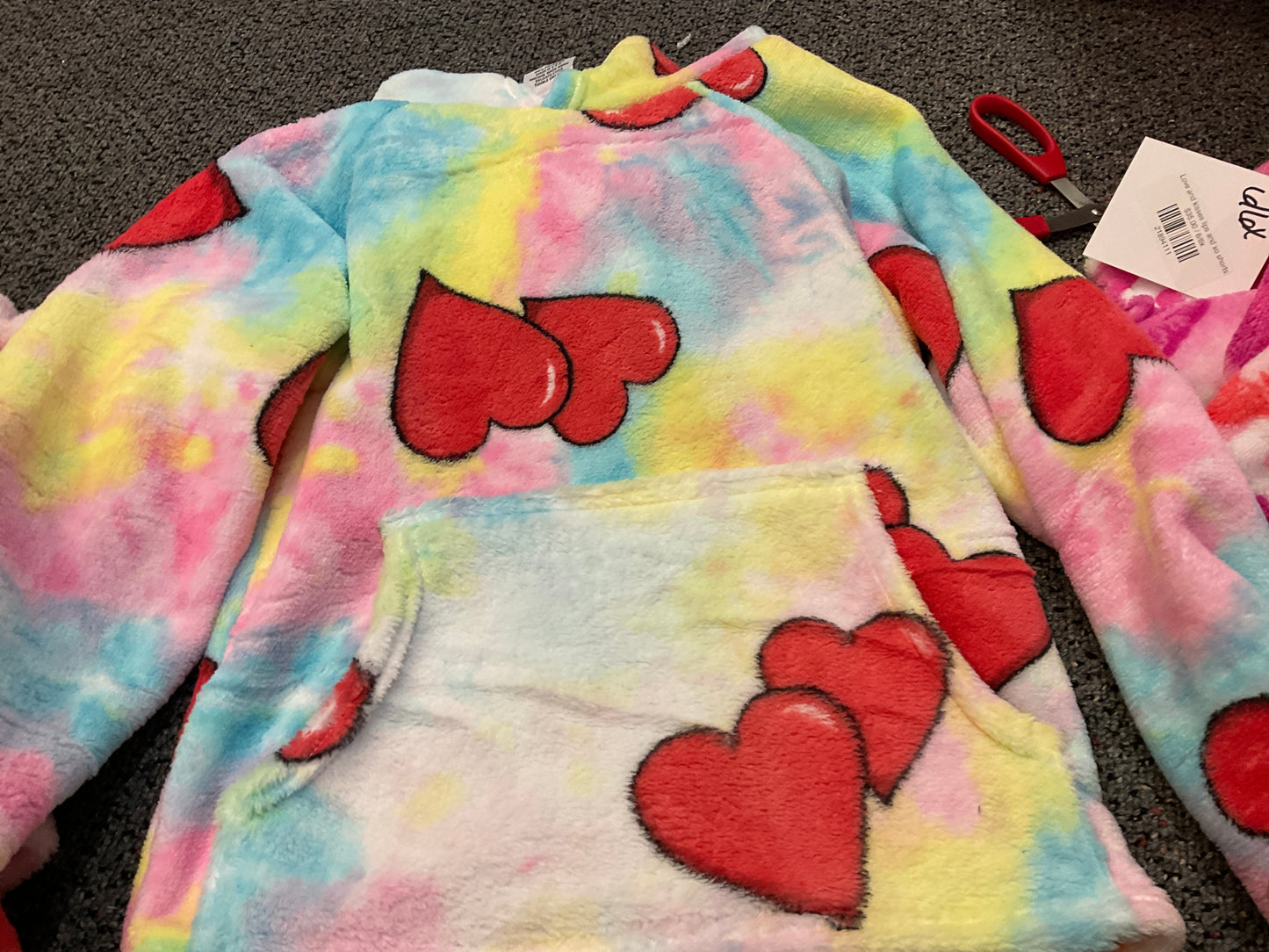 Love and kisses tie dye hearts hoody