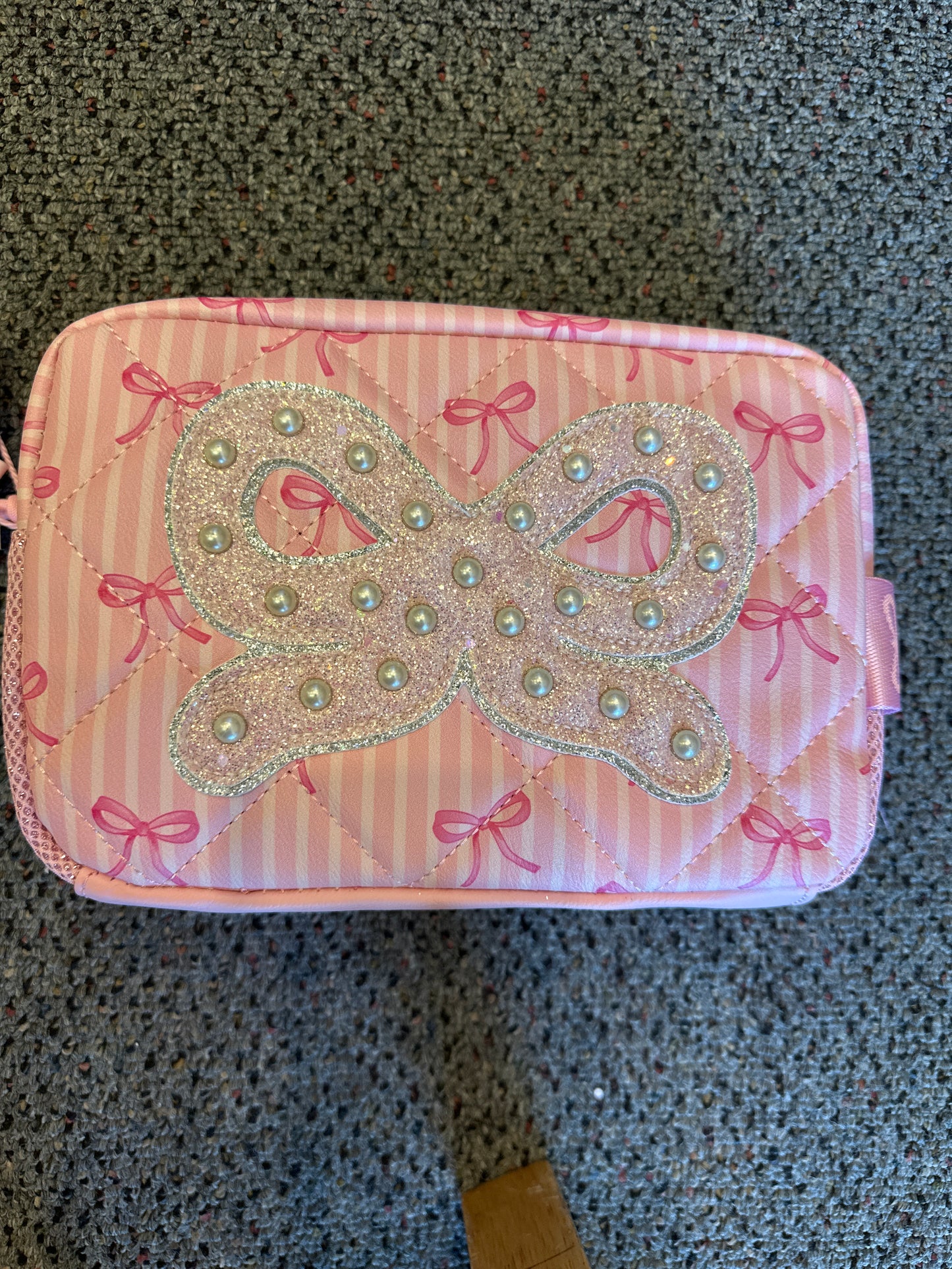 Bow quilted pouch
