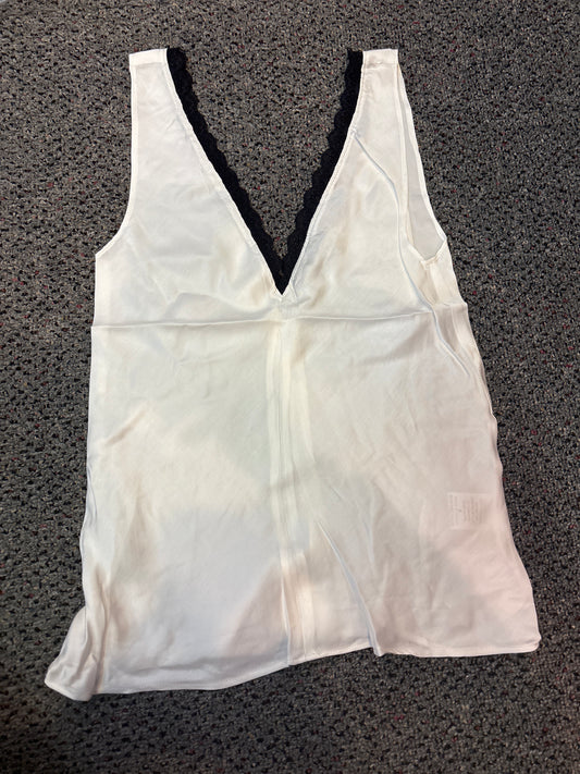 White top w/lace trim