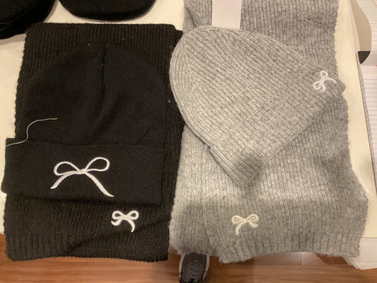 Bow hat and scarf set