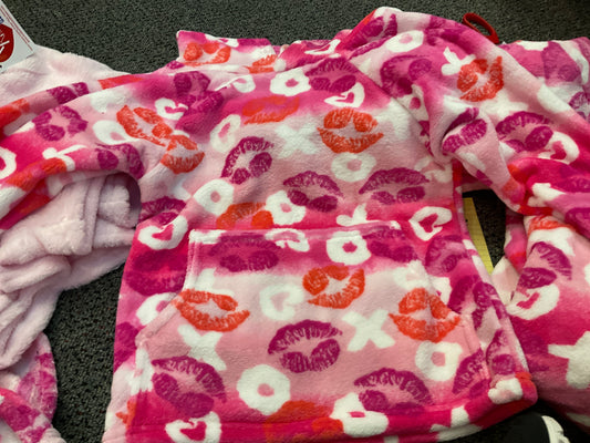 Love and Kisses lips and xo hoody