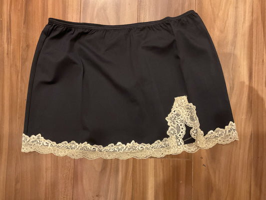 Black Slit Beige lace trim mini skirt