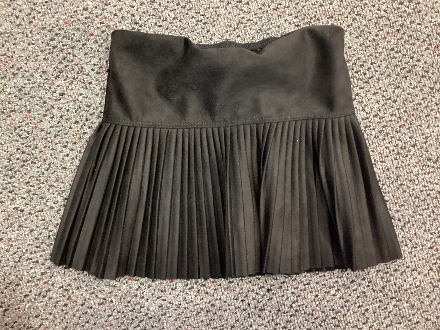 Cheryl blk suede pleated skort