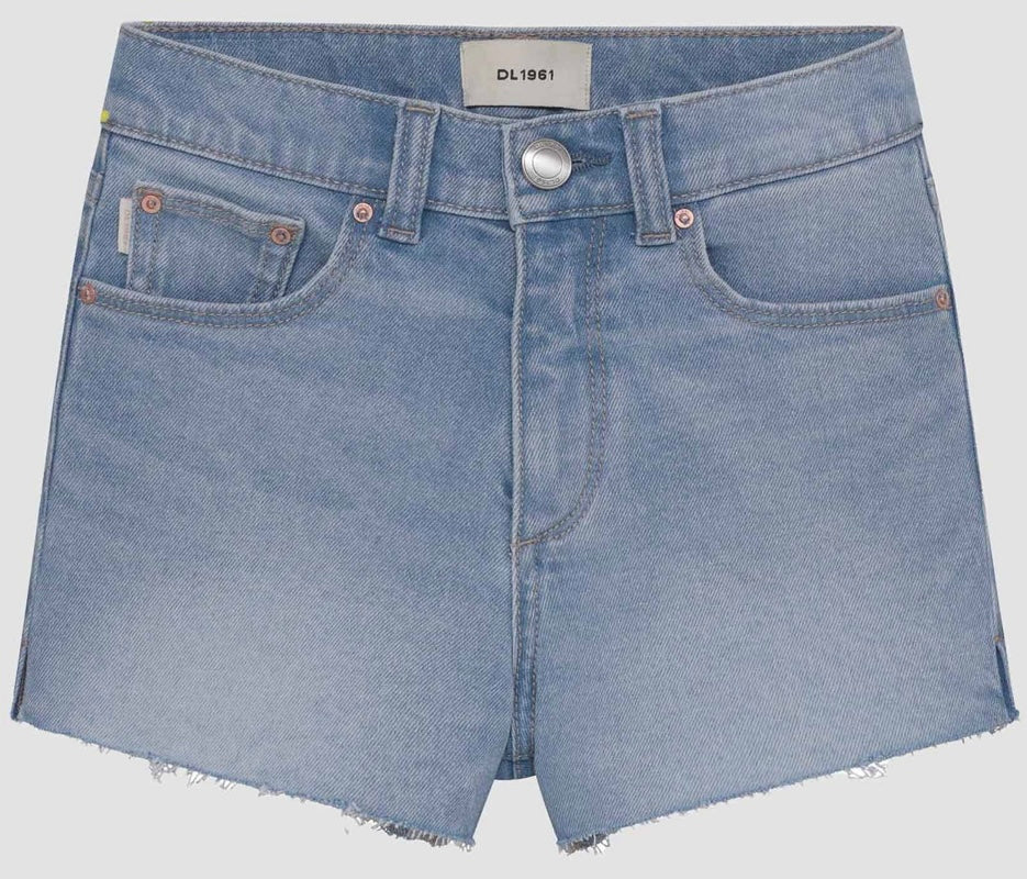 Lucy shorts summer day